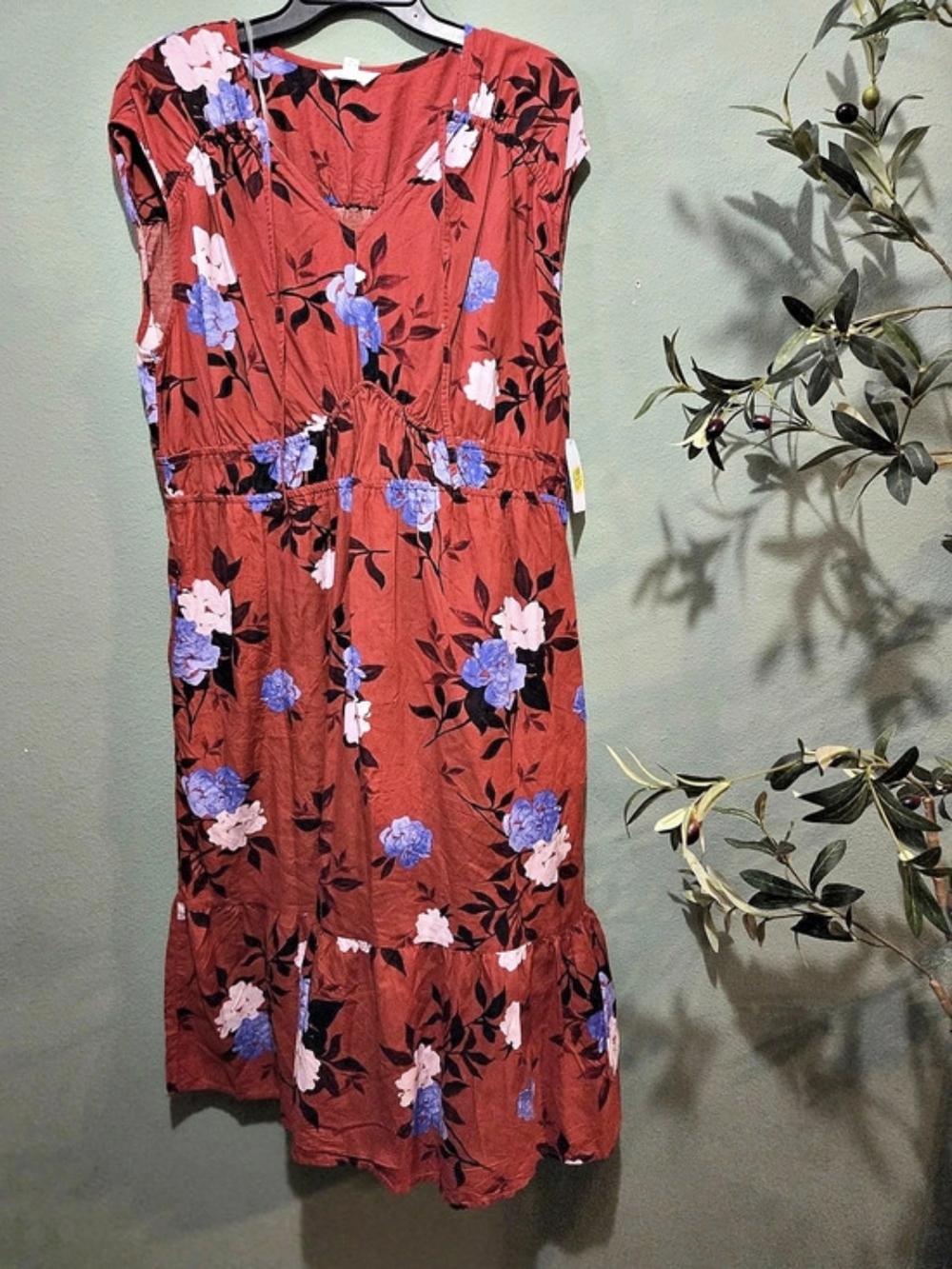 Time and Tru Women's Floral Print V-Neck Tiered Midi Dress Floral Print V-Neck